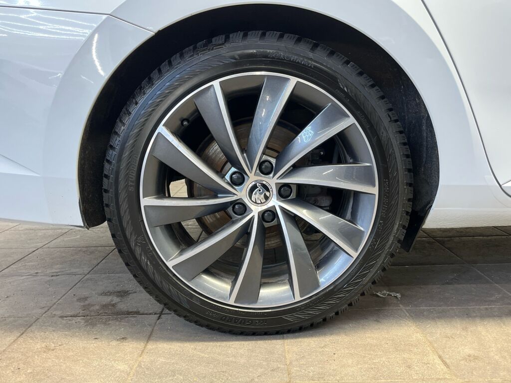 Skoda Superb 2017 Valkoinen