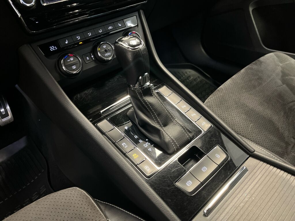 Skoda Superb 2017 Valkoinen