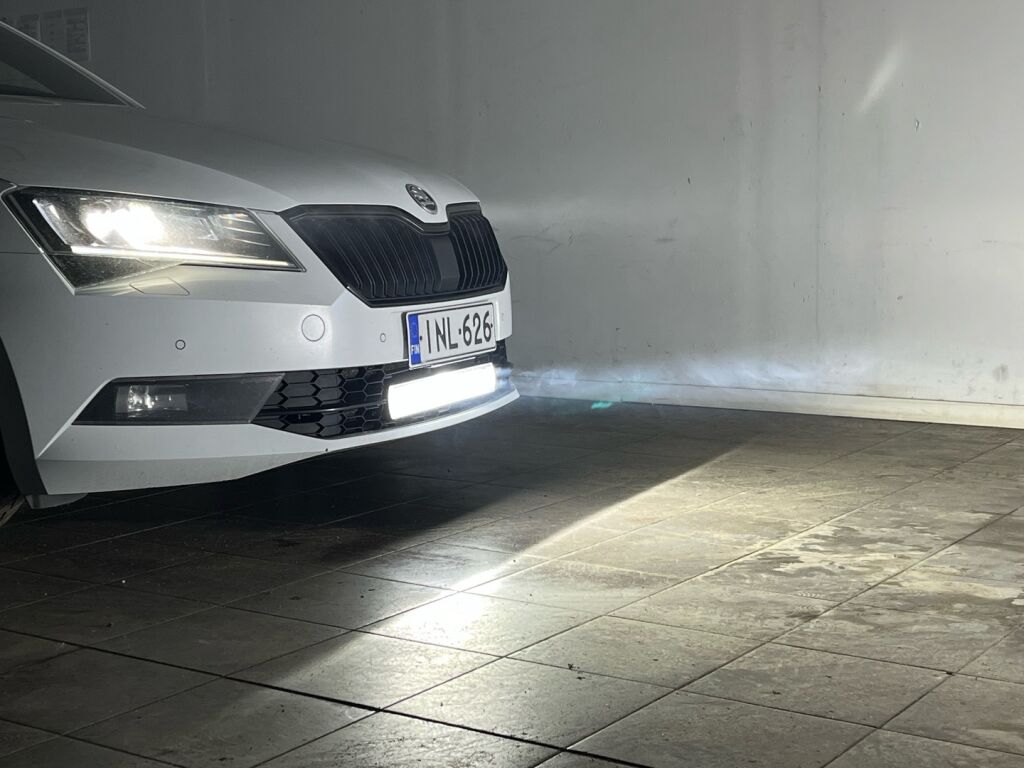 Skoda Superb 2017 Valkoinen