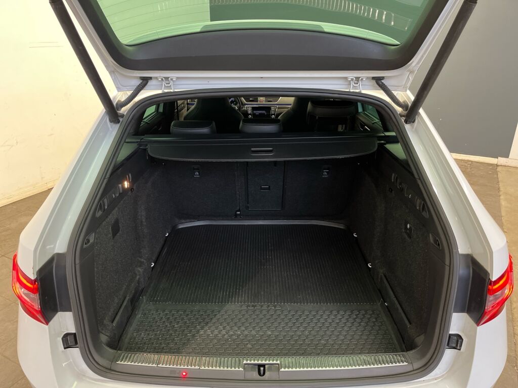 Skoda Superb 2017 Valkoinen