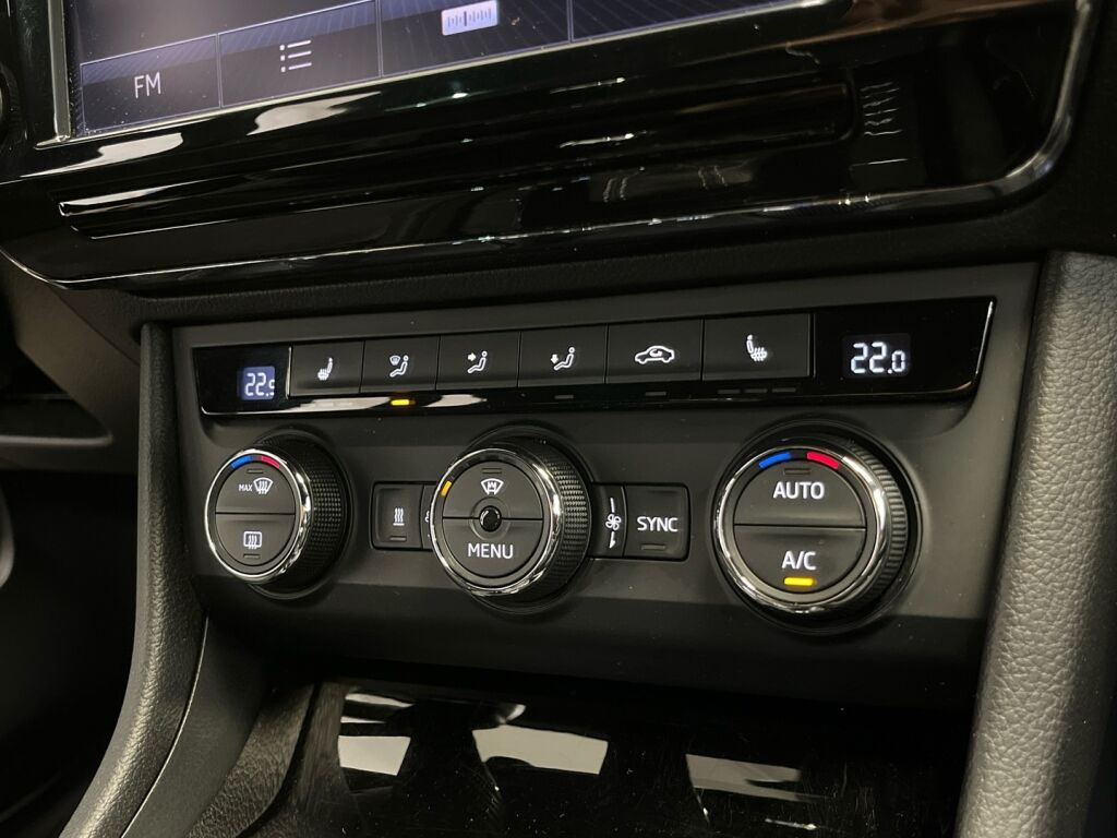 Skoda Superb 2017 Valkoinen