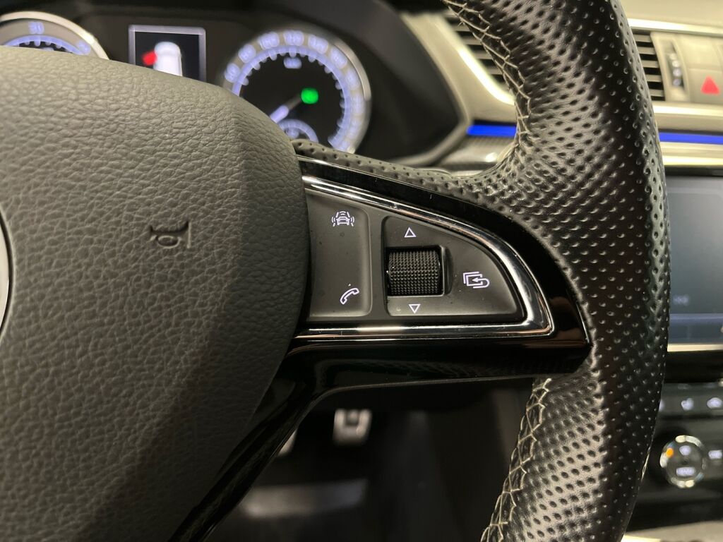 Skoda Superb 2017 Valkoinen