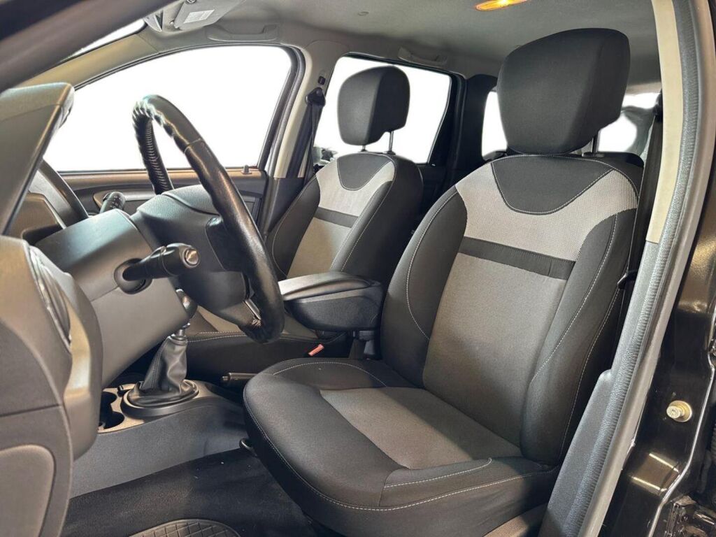Dacia Duster 2016 Musta