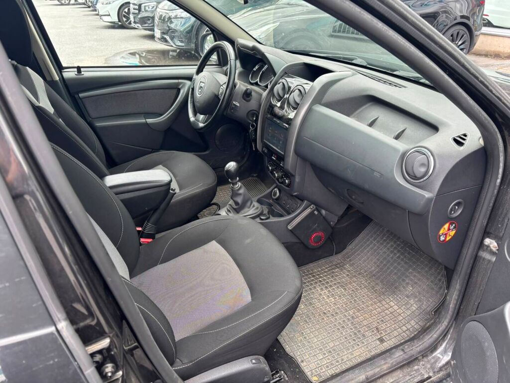Dacia Duster 2016 Musta