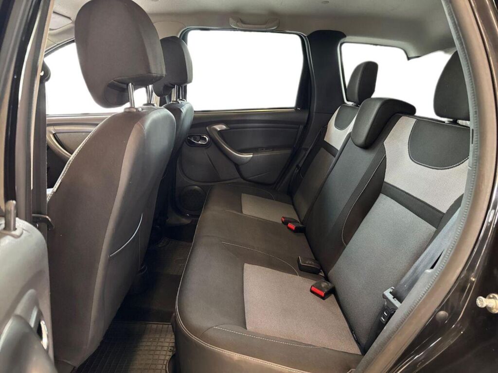 Dacia Duster 2016 Musta