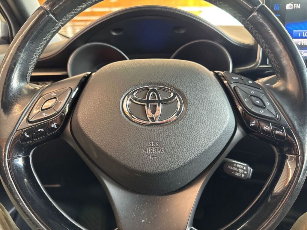 Toyota C-HR 2017 Sininen