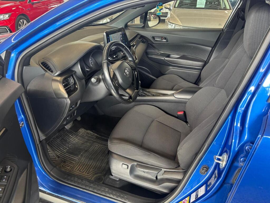 Toyota C-HR 2017 Sininen