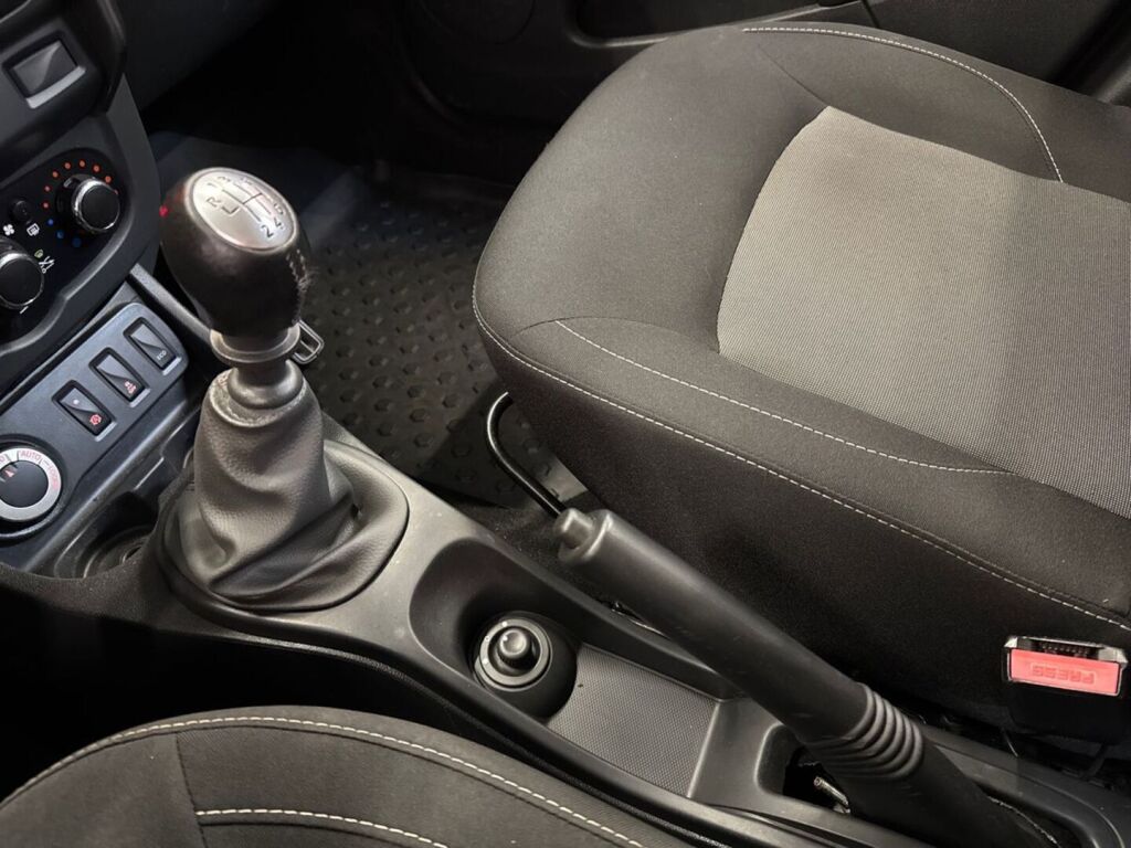 Dacia Duster 2016 Musta