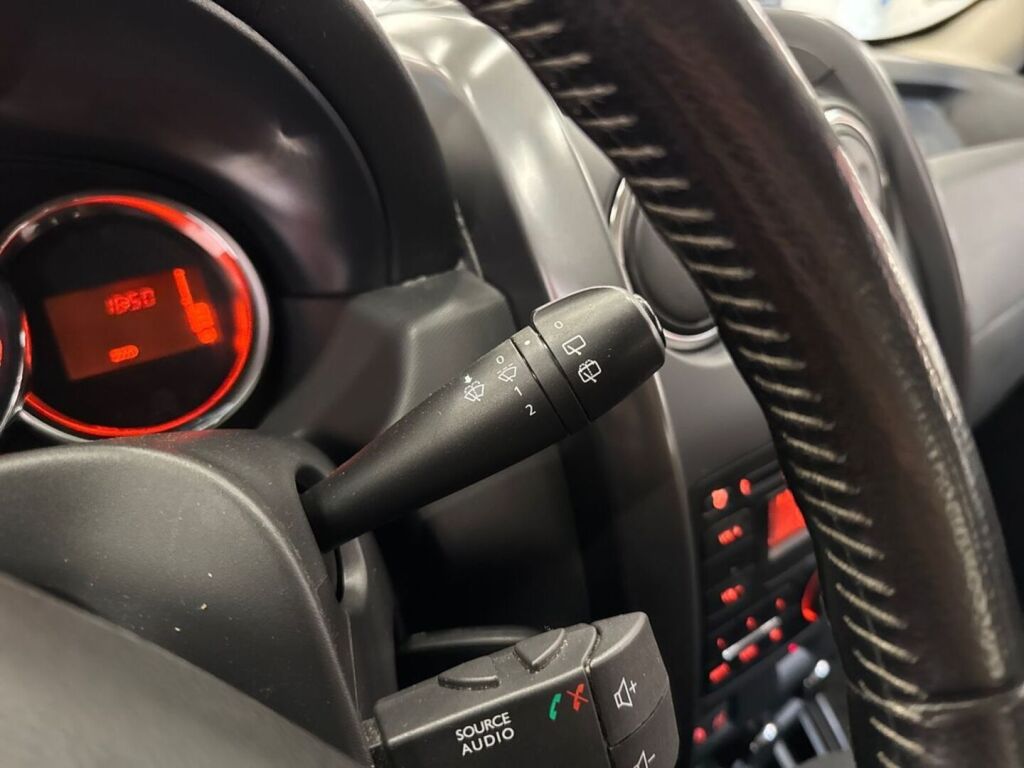Dacia Duster 2016 Musta