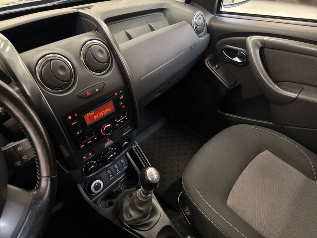 Dacia Duster 2016 Musta