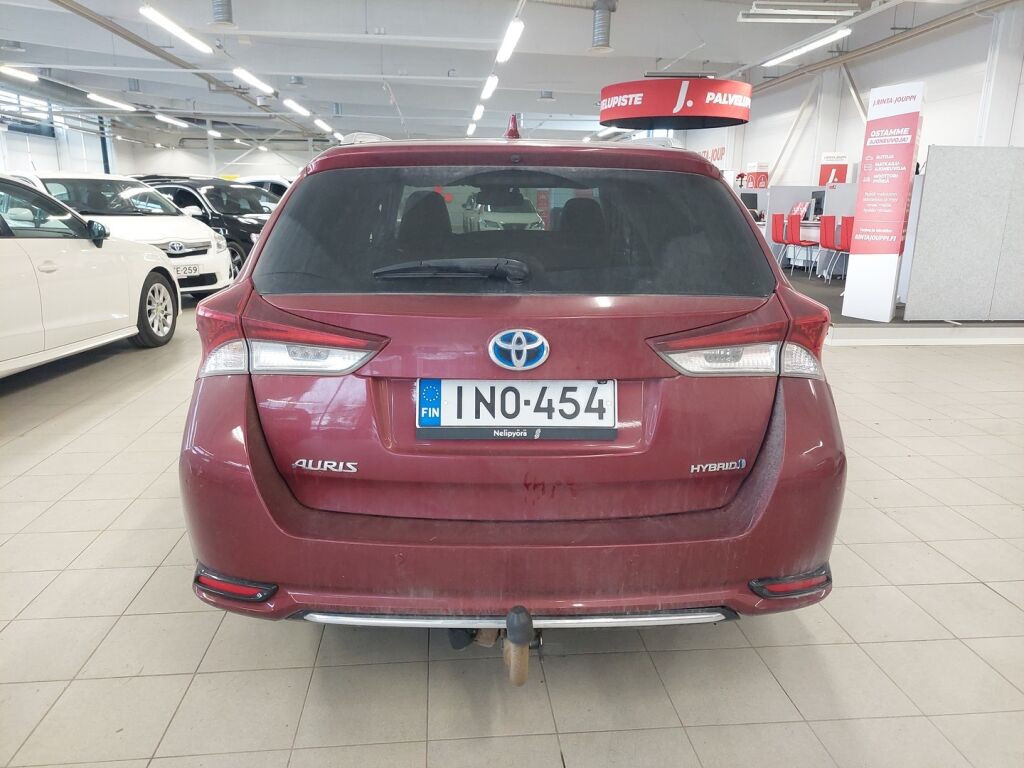 Toyota Auris 2017 Punainen
