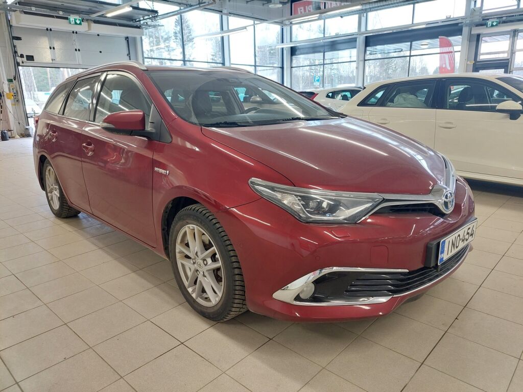 Toyota Auris 2017 Punainen
