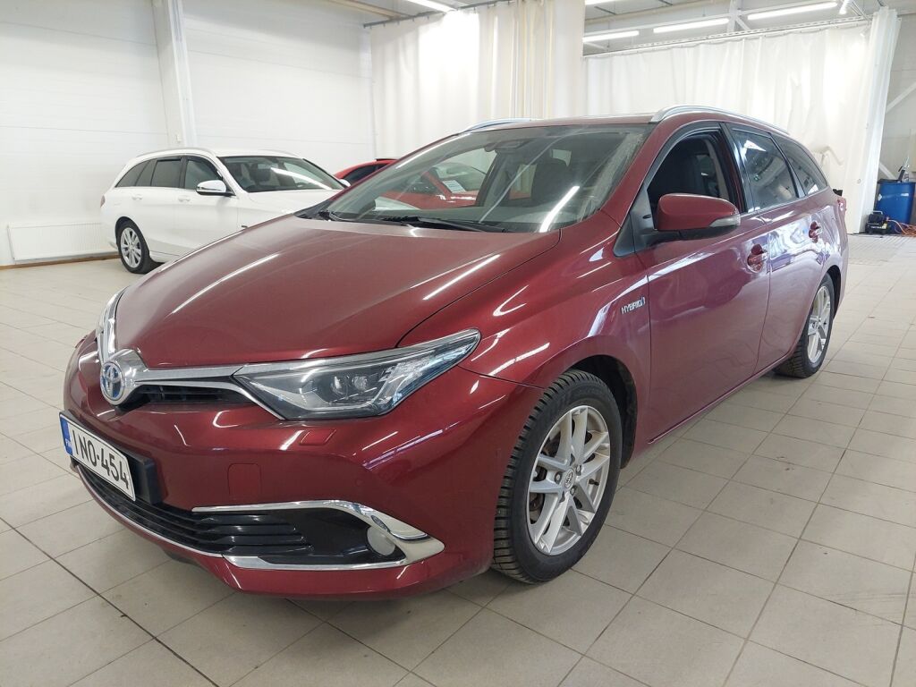 Toyota Auris 2017 Punainen