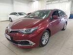 Toyota Auris 2017 Punainen