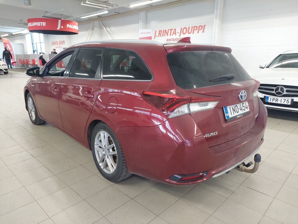 Toyota Auris 2017 Punainen
