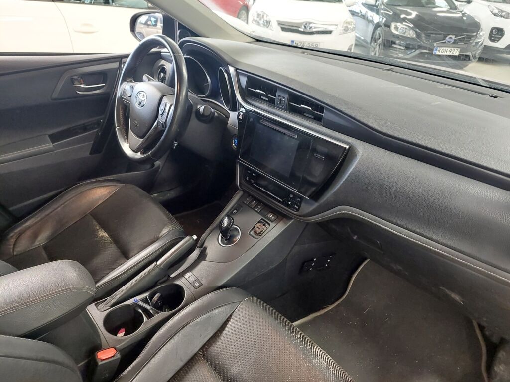 Toyota Auris 2017 Punainen