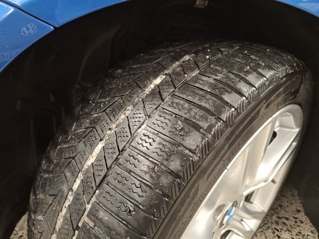 BMW 330 2017 Sininen