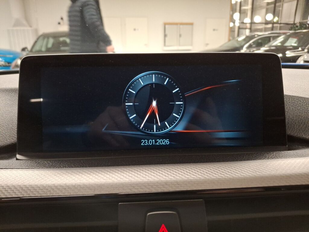 BMW 330 2017 Sininen