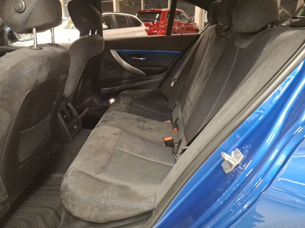 BMW 330 2017 Sininen
