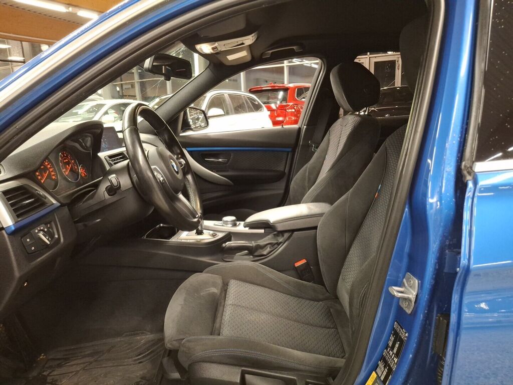 BMW 330 2017 Sininen