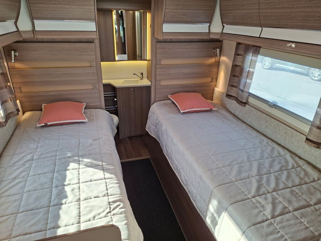 Kabe TRAVELMASTER T 740 T 2017 Valkoinen