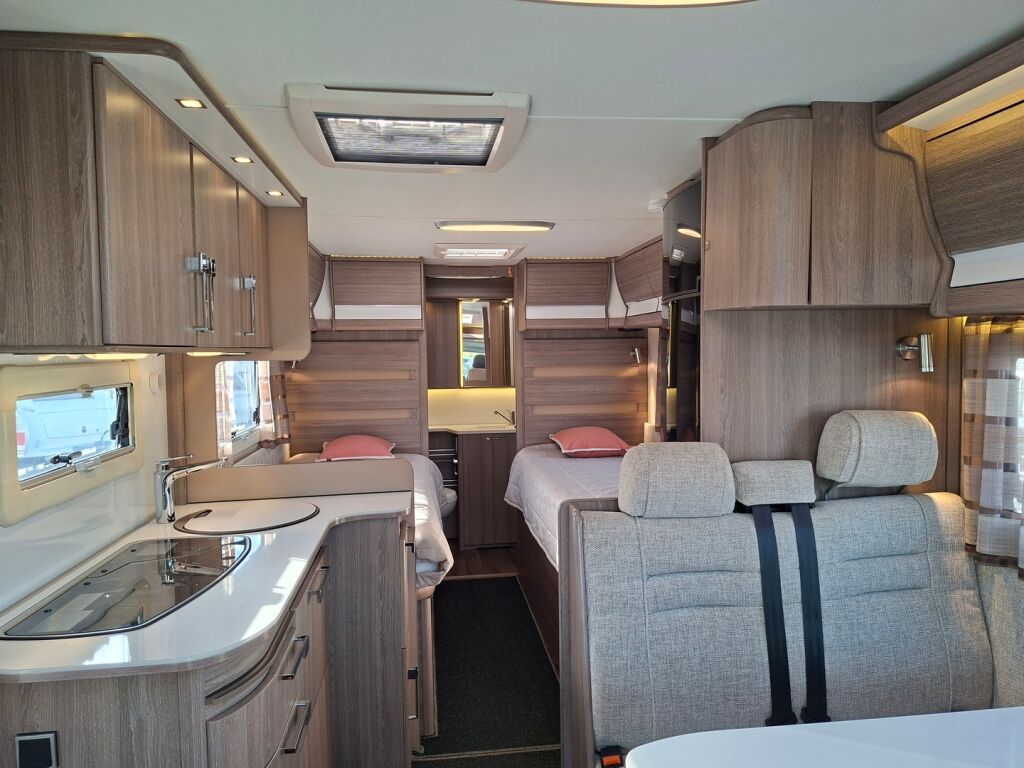 Kabe TRAVELMASTER T 740 T 2017 Valkoinen