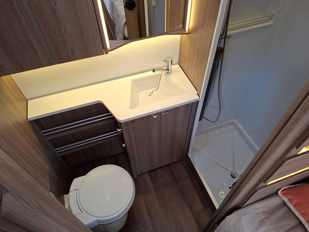 Kabe TRAVELMASTER T 740 T 2017 Valkoinen