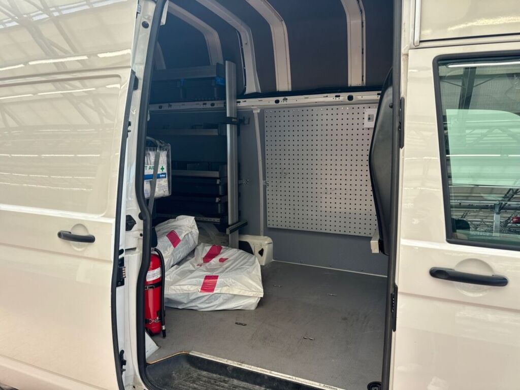 Volkswagen Transporter 2022 Valkoinen