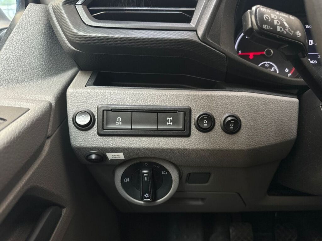 Volkswagen Transporter 2022 Valkoinen