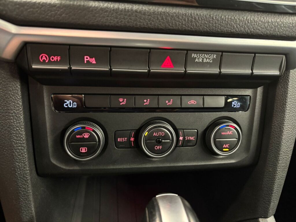 Volkswagen Amarok 2017 Musta