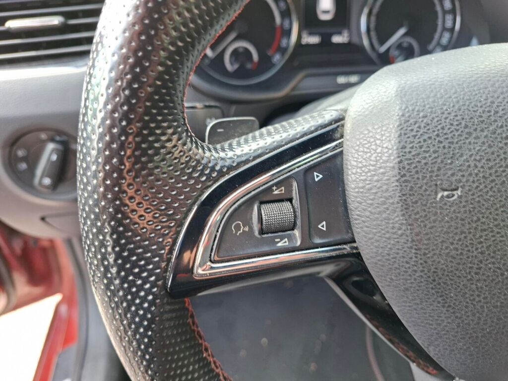 Skoda Octavia 2017 Punainen