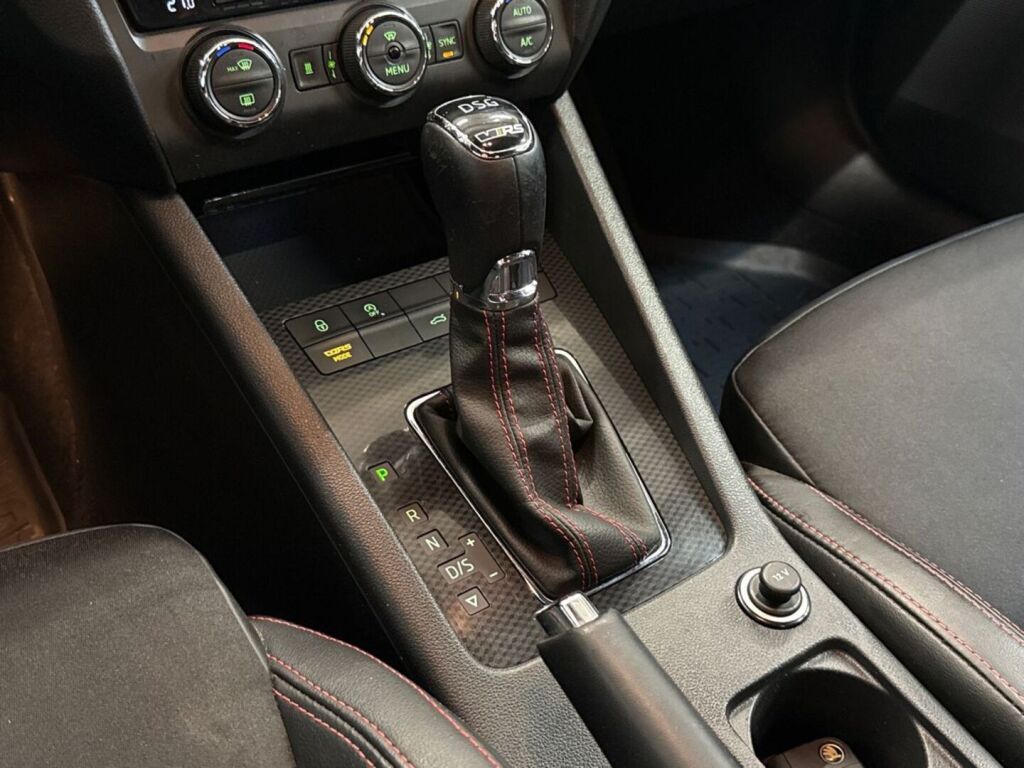 Skoda Octavia 2017 Punainen
