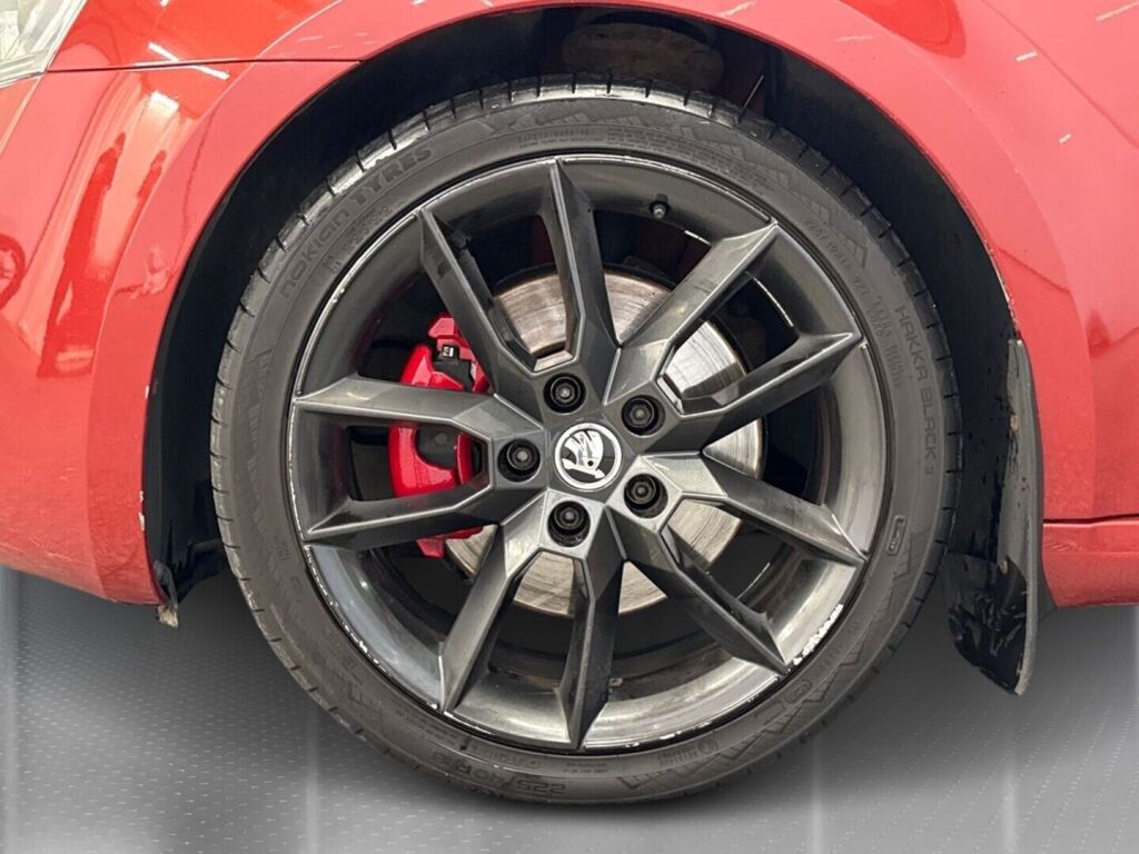 Skoda Octavia 2017 Punainen