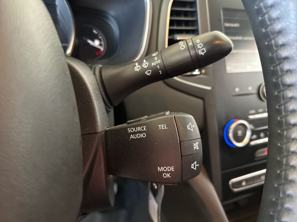 Renault Megane 2017 Punainen