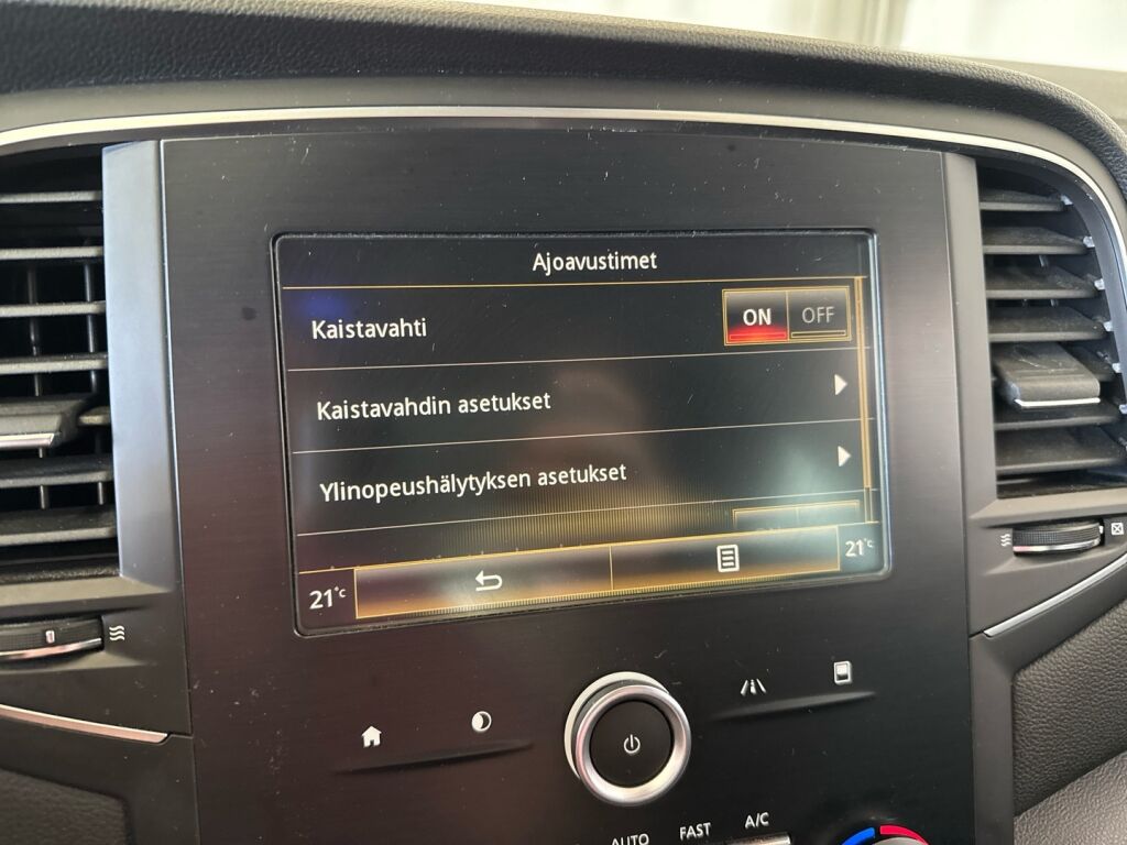 Renault Megane 2017 Punainen