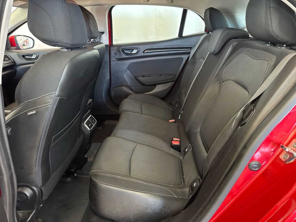 Renault Megane 2017 Punainen