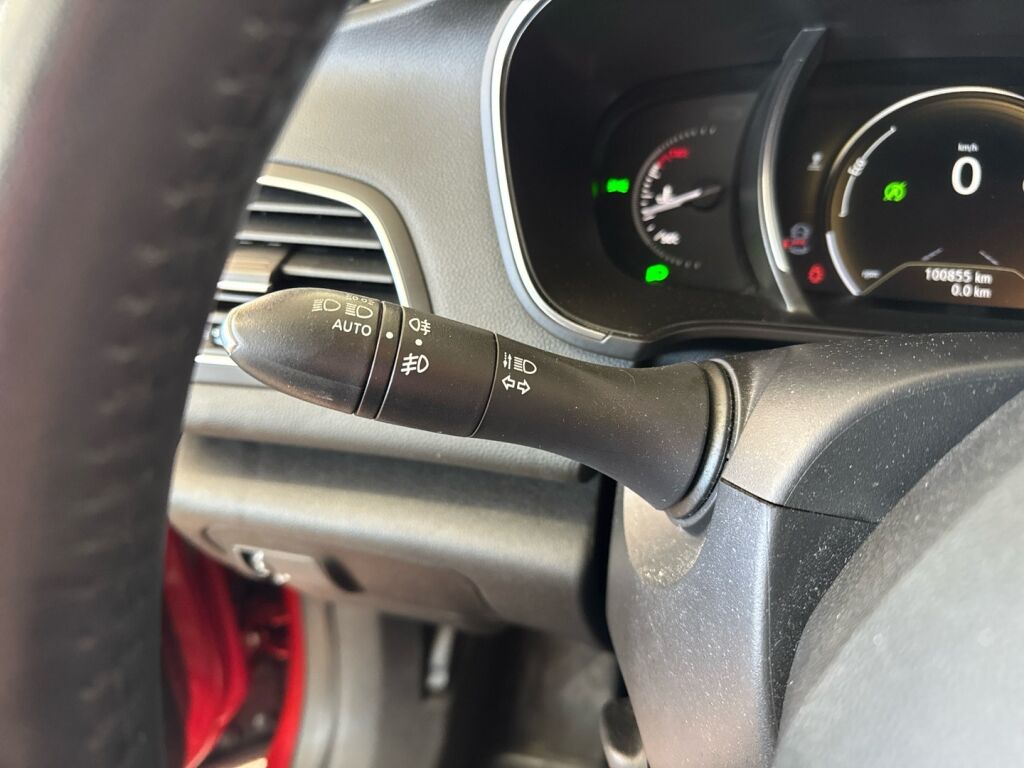 Renault Megane 2017 Punainen