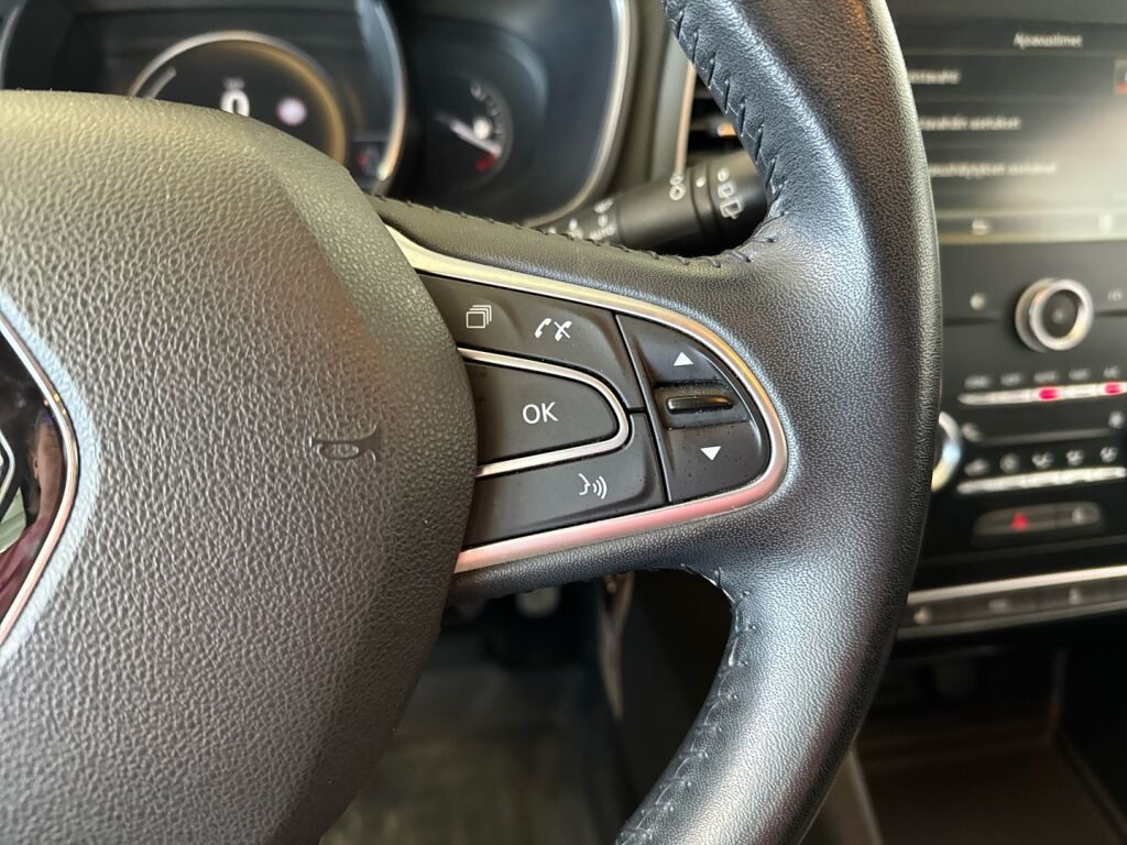 Renault Megane 2017 Punainen