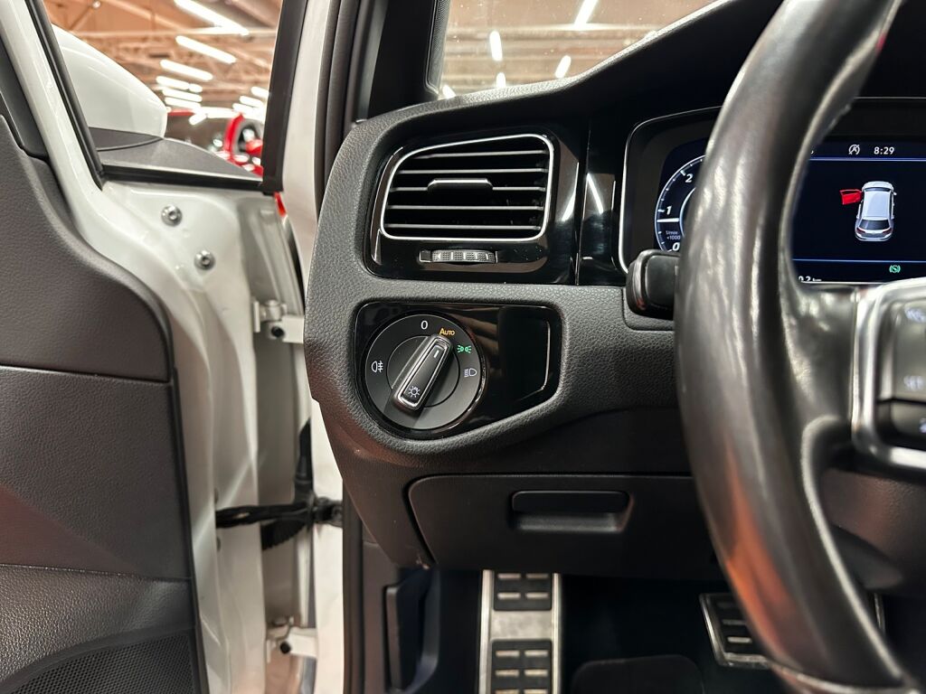 Volkswagen Golf 2017 Valkoinen