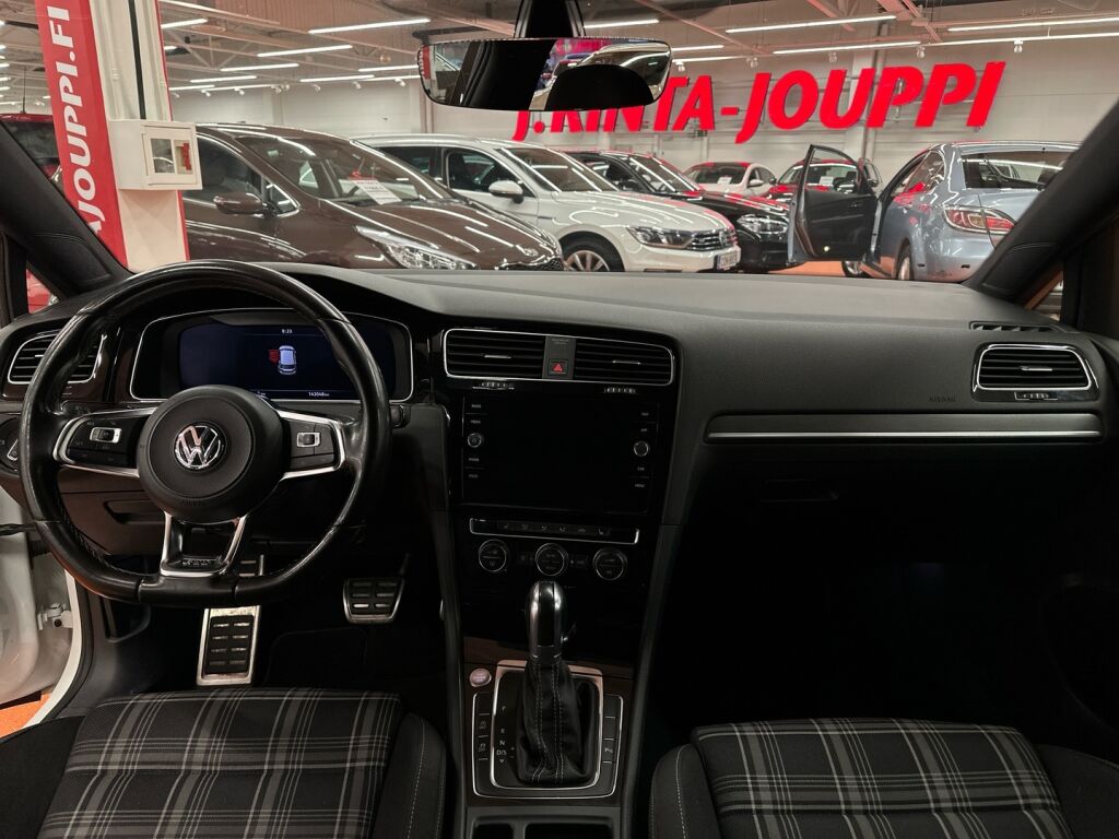Volkswagen Golf 2017 Valkoinen