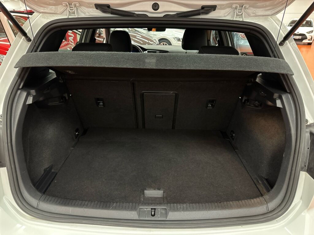 Volkswagen Golf 2017 Valkoinen
