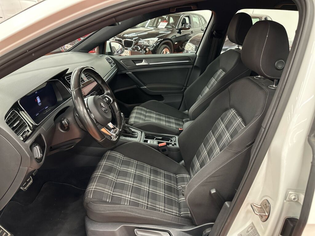 Volkswagen Golf 2017 Valkoinen