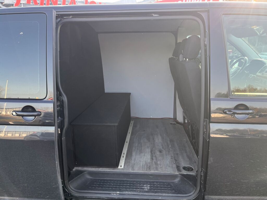 Volkswagen Transporter 2018 Musta