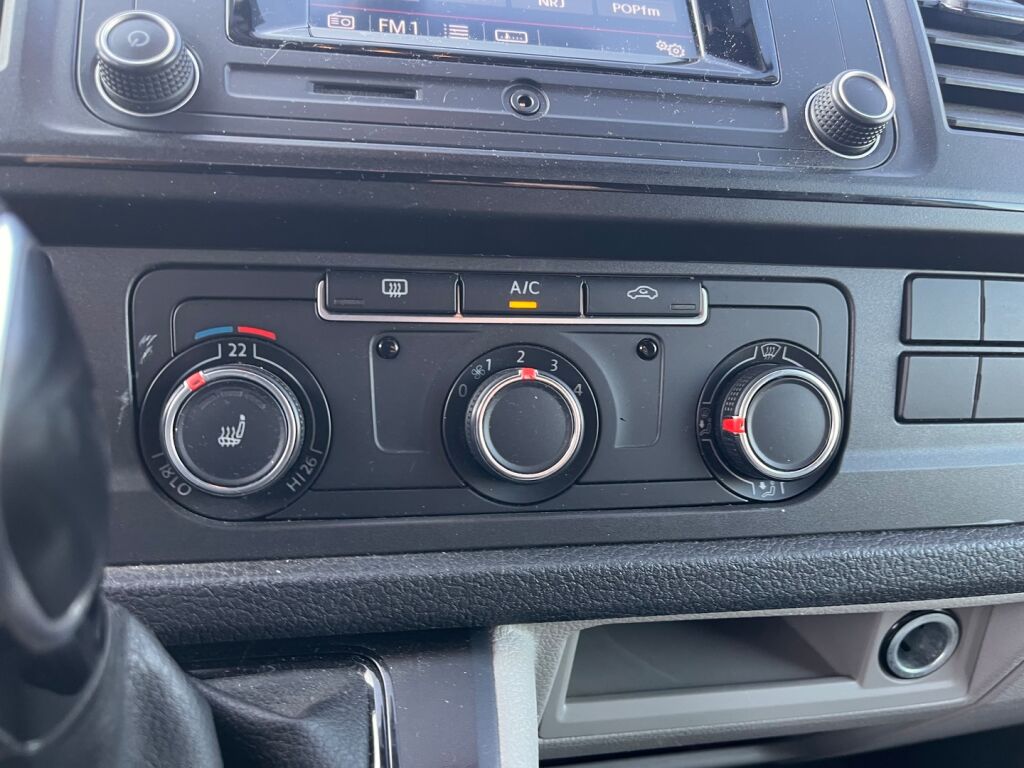 Volkswagen Transporter 2018 Musta