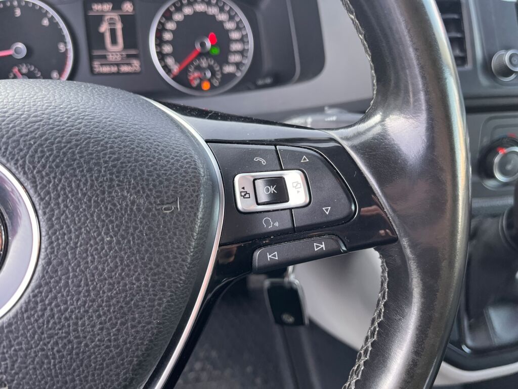 Volkswagen Transporter 2018 Musta