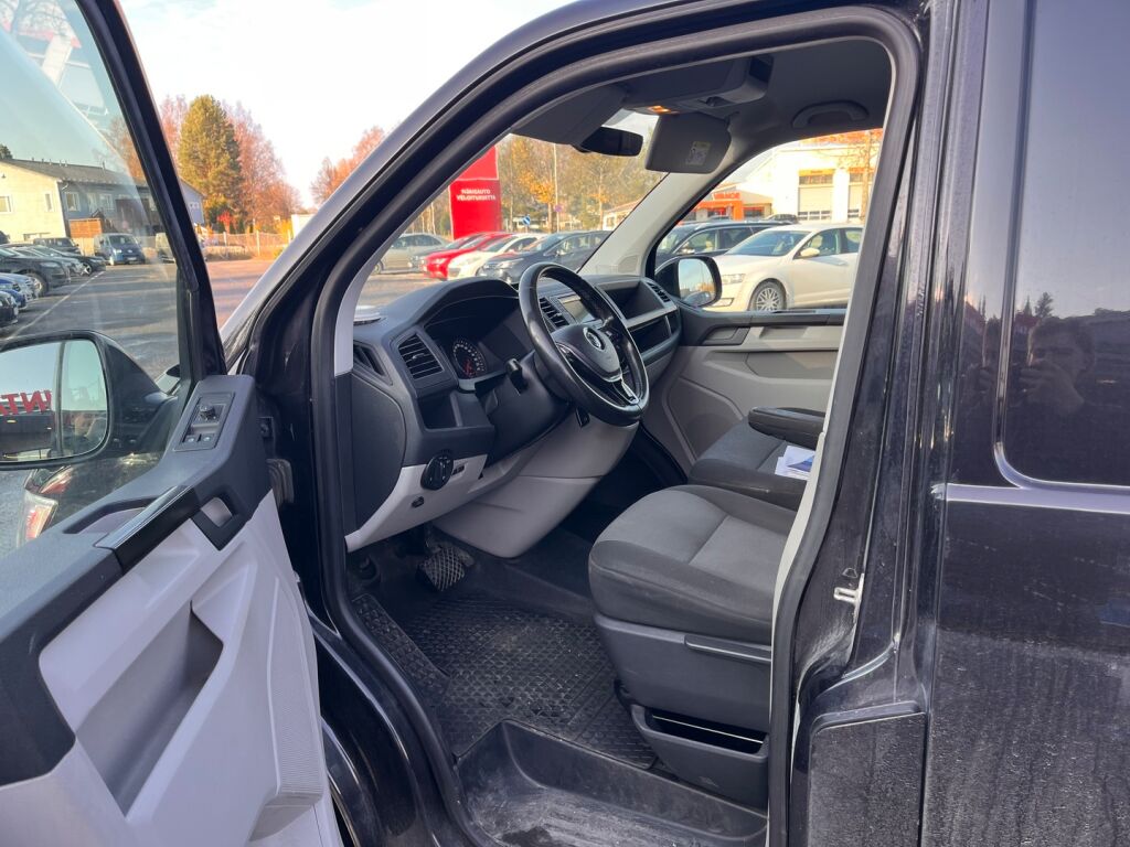 Volkswagen Transporter 2018 Musta