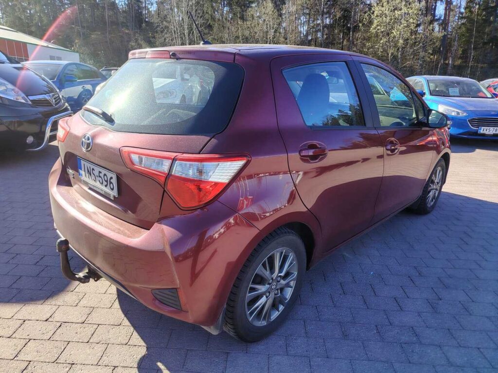 Toyota Yaris 2017 Punainen