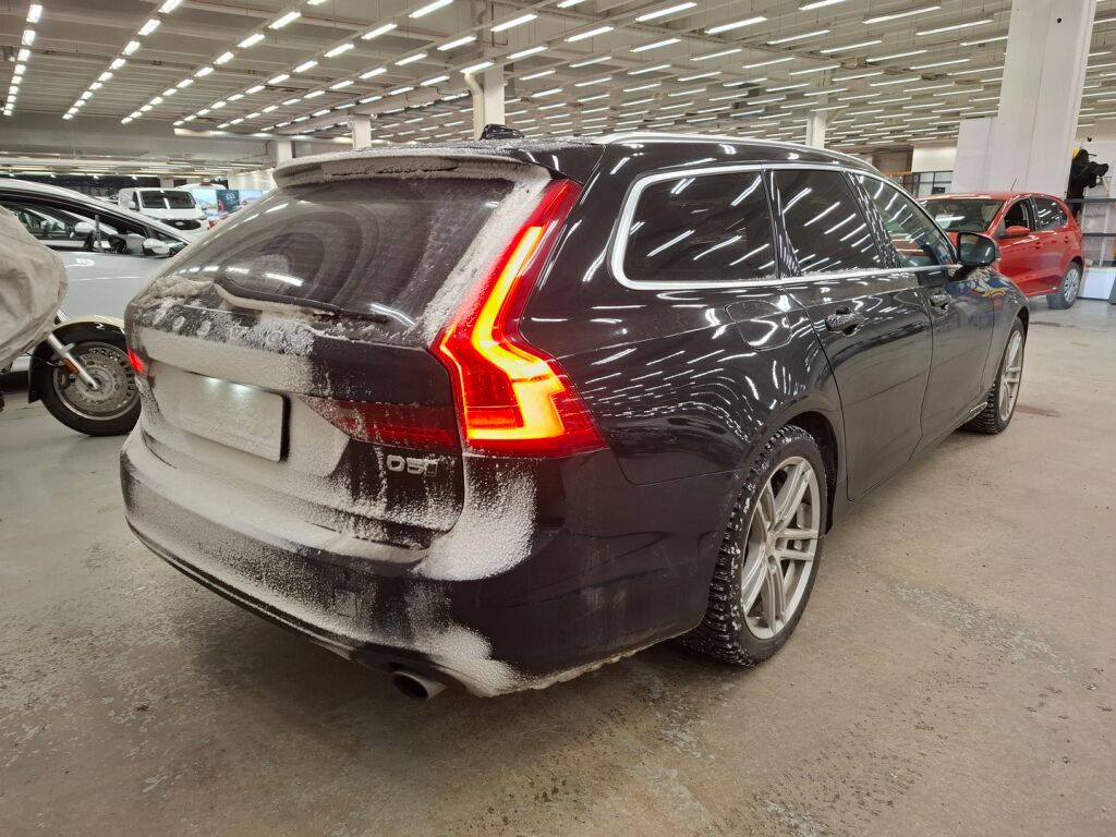 Volvo V90 2018 Musta