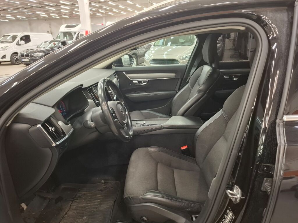 Volvo V90 2018 Musta
