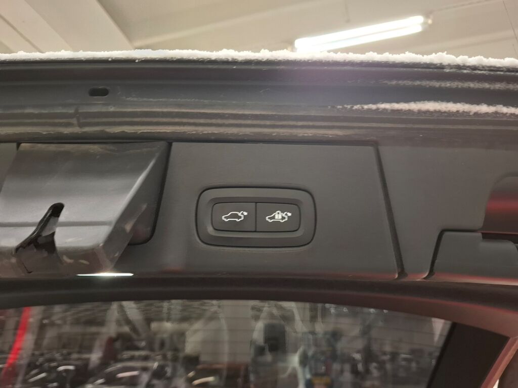 Volvo V90 2018 Musta